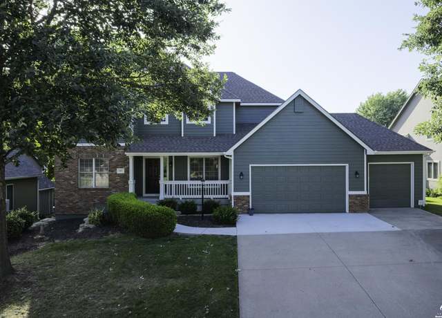 Property at 905 Wheaton Dr, Lawrence, KS 66049, 5 beds, 3.5 baths