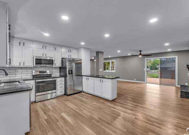 Property at 2901 Colt Dr, Lawrence, KS 66049, 3 beds, 3 baths