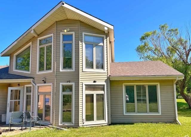 Property at 12925 246th St, Lawrence, KS 66044, 3 beds, 2 baths