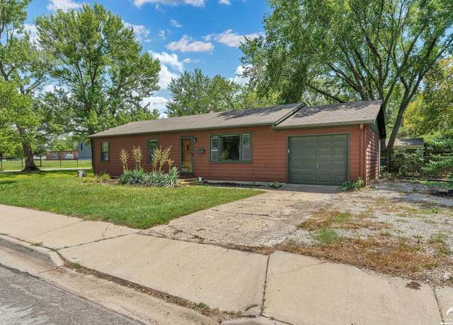 Property at 1001 Highland Dr, Lawrence, KS 66044, 3 beds, 2 baths