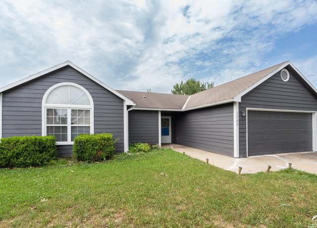 Property at 1705 E 29th St, Lawrence, KS 66046, 3 beds, 2 baths