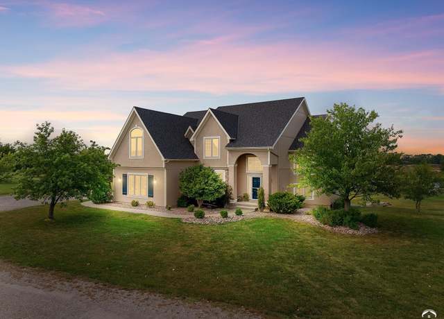Property at 927 E 1938 Rd, Eudora, KS 66025, 5 beds, 4.5 baths