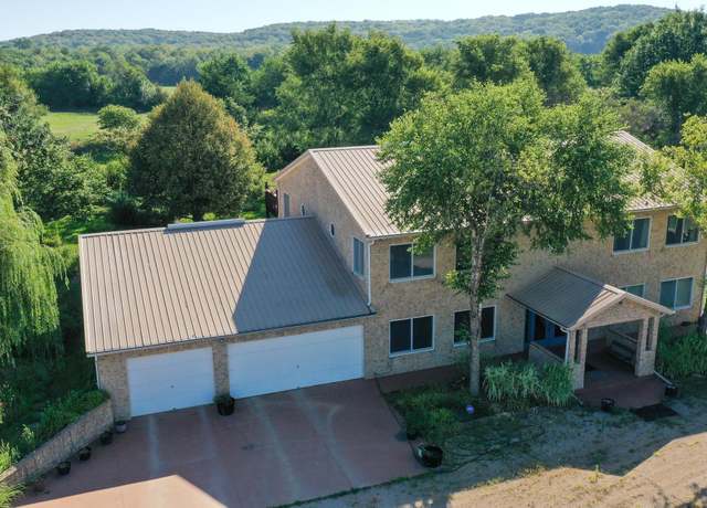 Property at 1984 E 1600 Rd, Lawrence, KS 66044, 2 beds, 2.5 baths