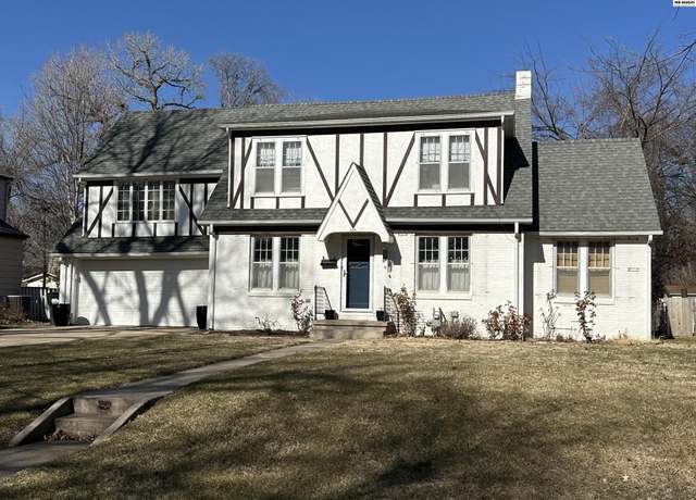 Property at 218 W 20th Ave, Hutchinson, KS 67502, 3 beds, 1.5 baths