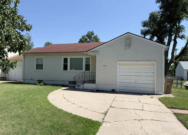 Property at 121 W 25th Ave, Hutchinson, KS 67502, 2 beds, 1 bath