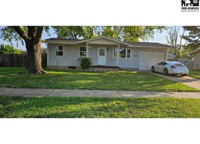 Property at 516 E Parkway Ave, Salina, KS 67401, 3 beds, 1 bath