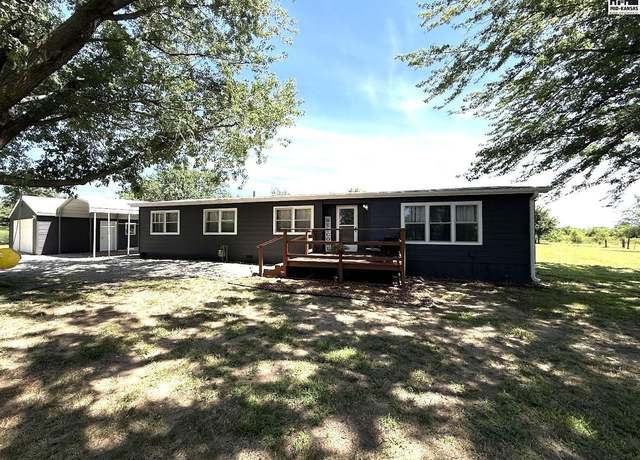 Property at 5101 E 17th Ave, Hutchinson, KS 67501, 3 beds, 2 baths