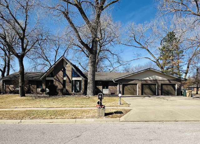 Property at 10 Beechwood Ln, Hutchinson, KS 67502, 3 beds, 2.5 baths