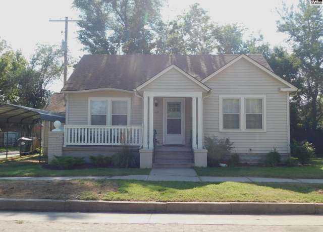 Property at 1115 N Maple St, Hutchinson, KS 67501, 2 beds, 1 bath