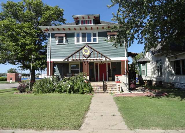 Property at 101 N Chestnut St, Mcpherson, KS 67460, 3 beds, 2 baths