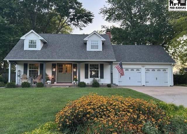 Property at 4201 Quivira Dr, Hutchinson, KS 67502, 3 beds, 2.5 baths
