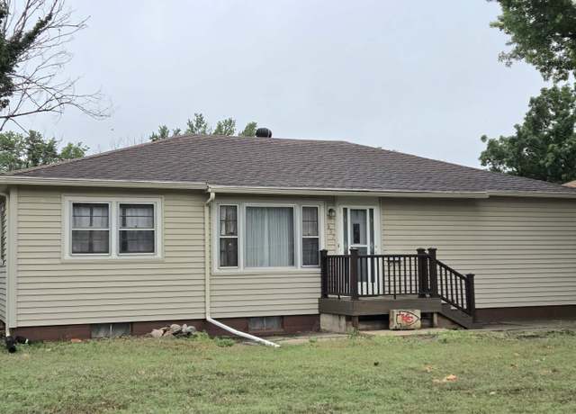 Property at 807 W 22nd Ave, Hutchinson, KS 67502, 3 beds, 2 baths