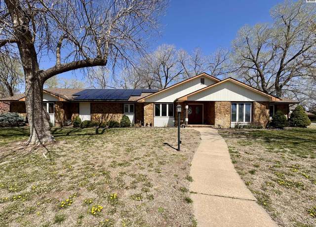 Property at 2 Beechwood Ln, Hutchinson, KS 67502, 4 beds, 2.5 baths