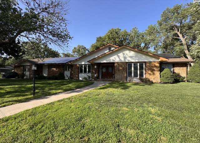 Property at 2 Beechwood Ln, Hutchinson, KS 67502, 4 beds, 2.5 baths