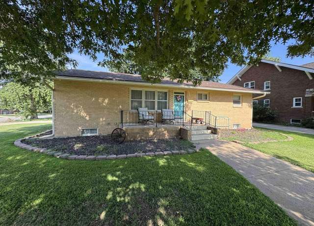 Property at 502 S Pine St, Pratt, KS 67124, 2 beds, 2 baths