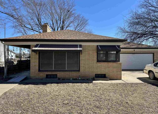 Property at 806 S Pine St, Pratt, KS 67124, 2 beds, 2 baths