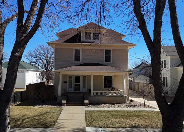 Property at 408 S Oak St, Pratt, KS 67124, 5 beds, 2 baths