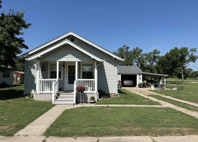 Property at 723 N Star St, Hutchinson, KS 67501, 1 bed, 1 bath