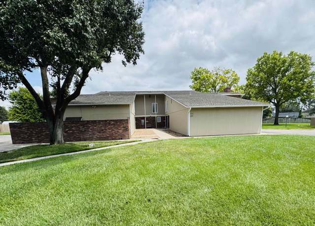Property at 2222 Dover, Hutchinson, KS 67502, 2 beds, 1.5 baths