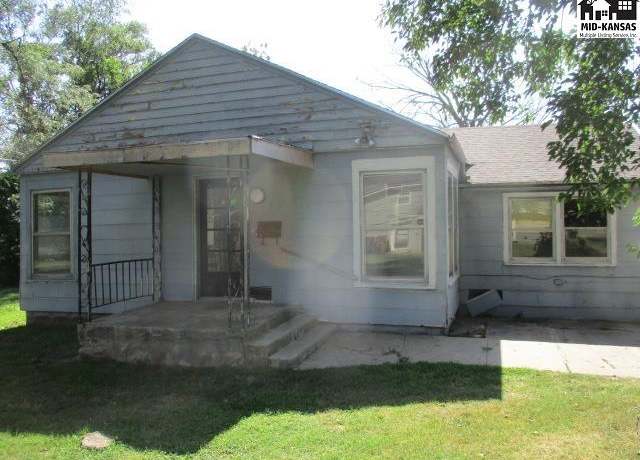 Property at 619 E 15th Ave, Hutchinson, KS 67501, 3 beds, 1 bath