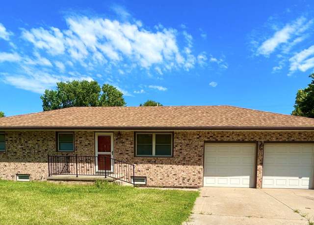 Property at 3321 Clove Cir, Hutchinson, KS 67502, 3 beds, 1.5 baths