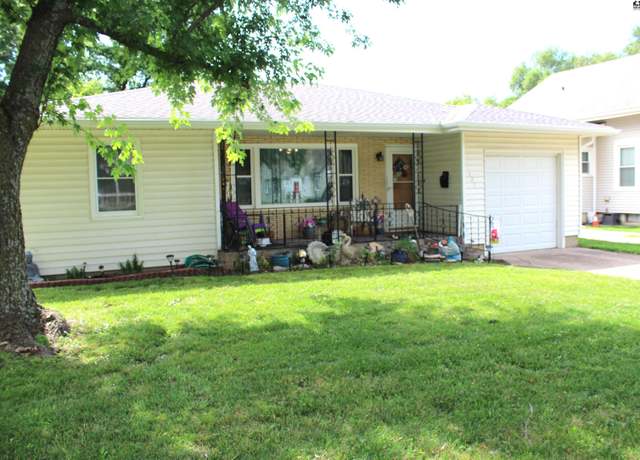 Property at 125 S Cedar St, Marion, KS 66861, 2 beds, 1 bath