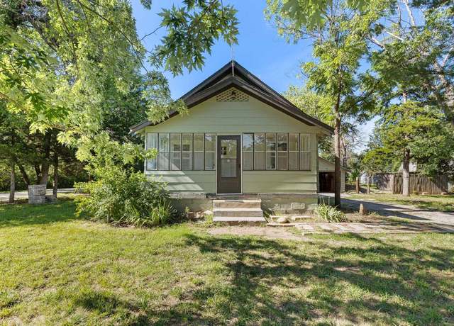 Property at 900 N Hayes St, Hutchinson, KS 67501, 4 beds, 1 bath