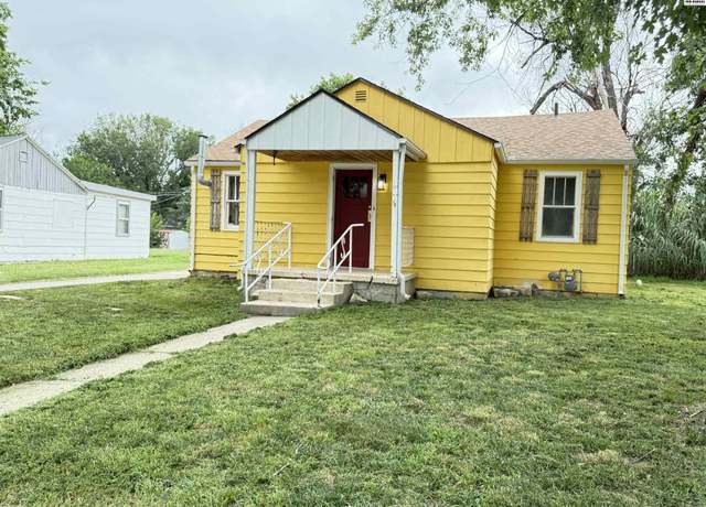 Property at 416 Justice St, Hutchinson, KS 67501, 2 beds, 1 bath