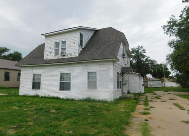Property at 620 W 13th Ave, Hutchinson, KS 67501, 4 beds, 3 baths