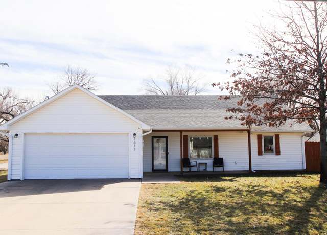 Property at 1611 W 17th Ave, Hutchinson, KS 67502, 3 beds, 2 baths