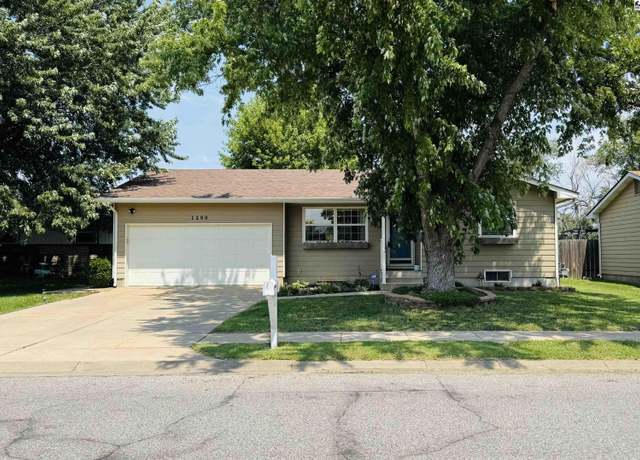 Property at 1200 E 28th Ave, Hutchinson, KS 67502, 4 beds, 2.5 baths