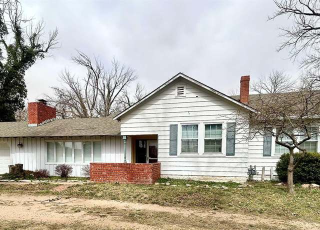 Property at 1408 E 23rd Ave, Hutchinson, KS 67502, 3 beds, 2 baths
