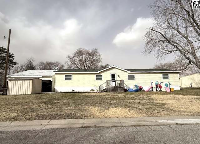 Property at 420 Smokey Hollow St, Mcpherson, KS 67460, 4 beds, 2 baths