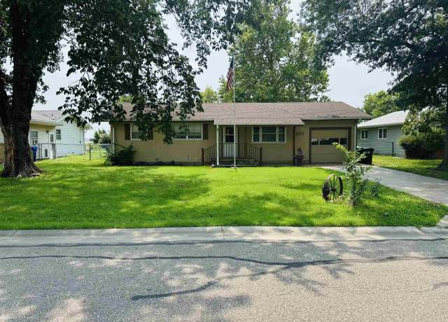 Property at 1304 Eastmoor Dr, Mcpherson, KS 67460, 3 beds, 1 bath