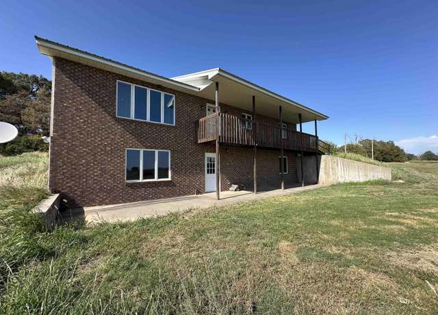 Property at 291 NW 70th Ave, Pratt, KS 67124, 5 beds, 3 baths