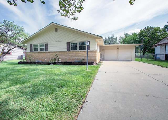 Property at 1015 E 20th Ave, Hutchinson, KS 67502, 4 beds, 2 baths