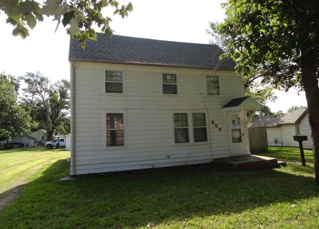 Property at 908 N Walnut St, Mcpherson, KS 67460, 3 beds, 1 bath
