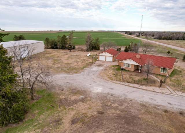 Property at 739 NE 30 Rd, Great Bend, KS 67530, 3 beds, 1.5 baths