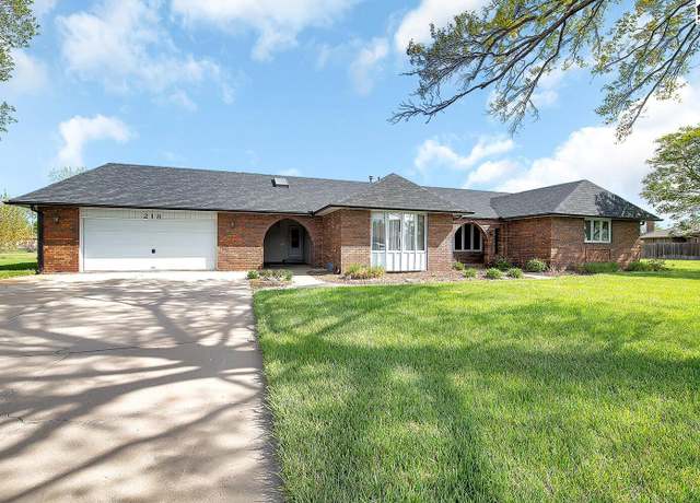 Property at 218 E Marshall Ave, South Hutchinson, KS 67505, 3 beds, 3.5 baths