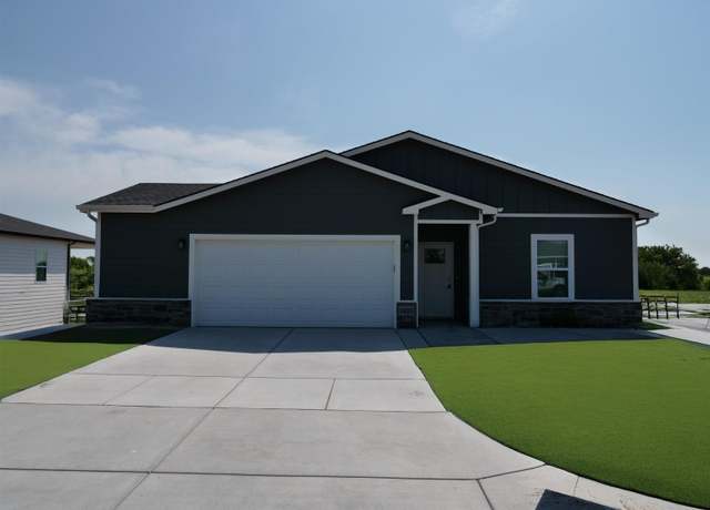 Property at 1025 Spring Creek Rd, Mcpherson, KS 67460, 4 beds, 2 baths
