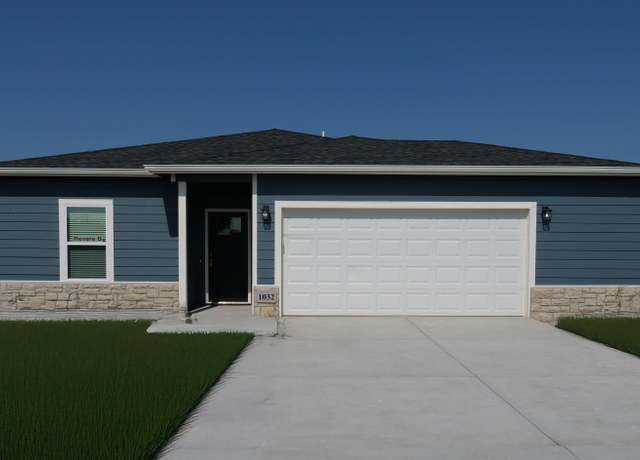 Property at 1032 Spring Creek Rd, Mcpherson, KS 67460, 4 beds, 2 baths