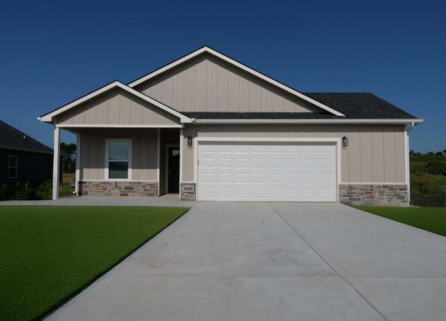 Property at 1020 Spring Creek Rd, Mcpherson, KS 67460, 4 beds, 2 baths