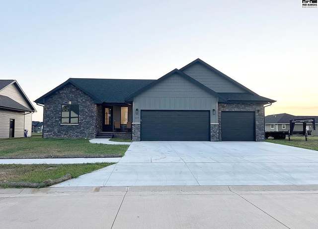 Property at 1659 Sonora Dr, Mcpherson, KS 67460, 3 beds, 3 baths