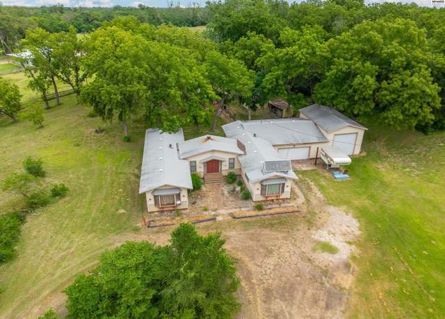 Property at 4904 N Halstead St, Hutchinson, KS 67502, 2 beds, 2.5 baths
