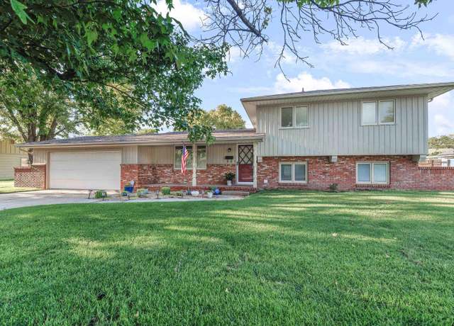 Property at 810 W 25th Ave, Hutchinson, KS 67502, 3 beds, 2 baths