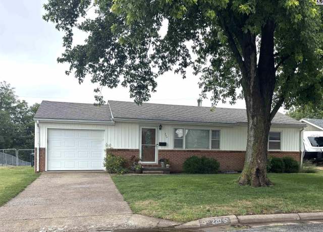 Property at 220 Belmont Rd, Pratt, KS 67124, 3 beds, 2 baths
