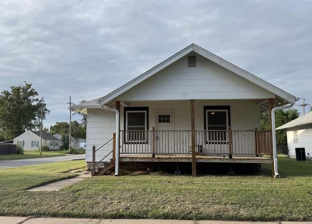 Property at 520 W 15th Ave, Hutchinson, KS 67501, 2 beds, 2 baths
