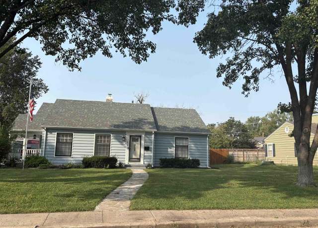 Property at 415 Hyde Park Dr, Hutchinson, KS 67502, 3 beds, 2 baths