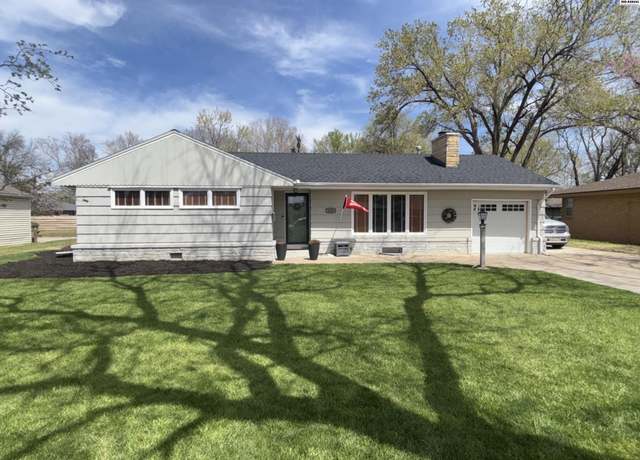 Property at 106 Carlton Rd, Hutchinson, KS 67502, 3 beds, 2.5 baths