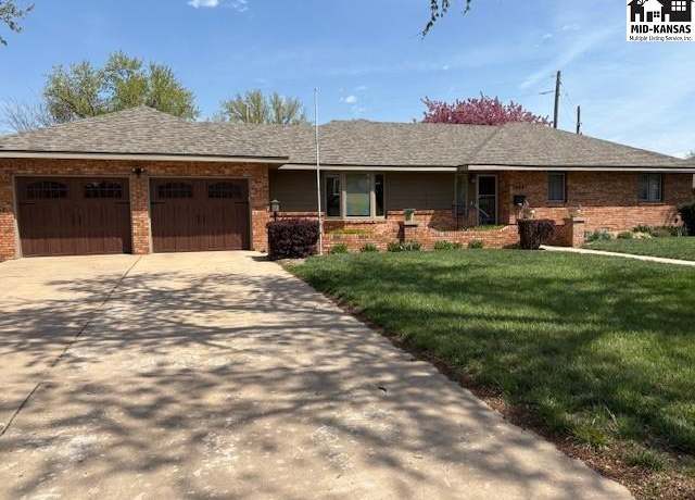 Property at 2606 Westminster Dr, Hutchinson, KS 67502, 3 beds, 2.5 baths